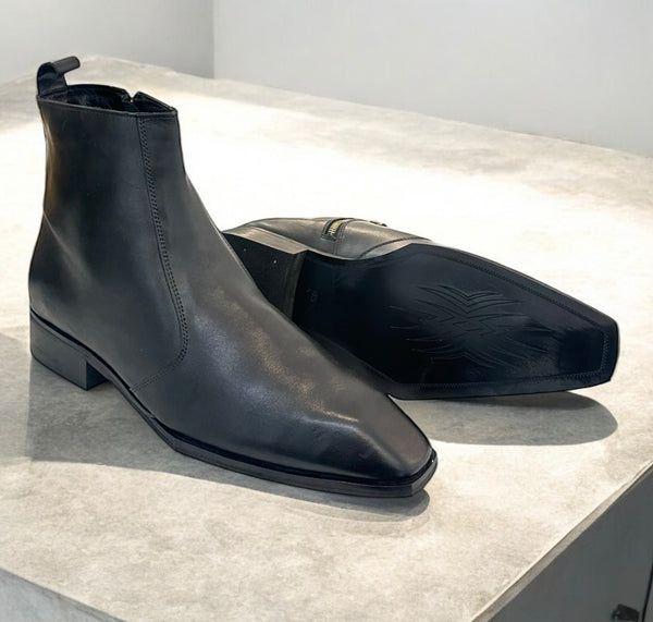 Womes boots mid calf length lace up boots